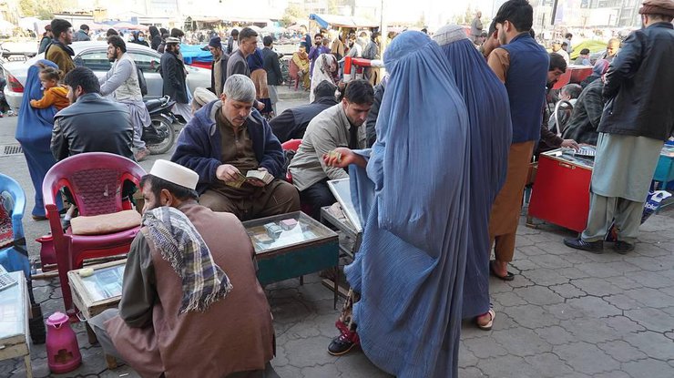 Женщинам в Афганистане можно выходить на улицу