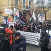 "Сегодня закрыты 5 каналов. Сколько завтра?" Сотни журналистов незаконно закрытых медиа провели митинг под ОП с призывом прекратить цензуру в Украине