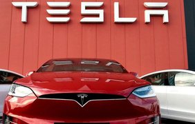 Повышает риск аварии: в электрокарах Tesla обнаружена опасная неисправность 