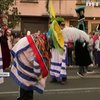 Мексиканці висміювали іспанських колонізаторів веселим парадом