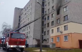Под Киевом в общежитии вспыхнул крупный пожар (видео)