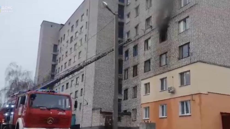 Пожар в общежитии Канев/ фото: ГСЧС