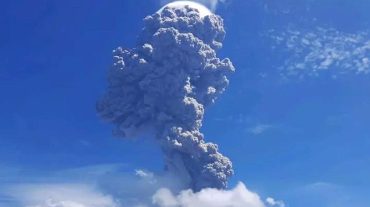 Вулкан Семеру в Индонезии/ фото: РБК