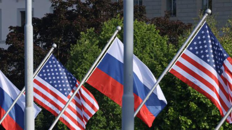 Флаги России и США 