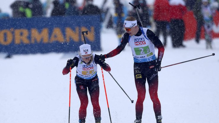 Победители смешанной гонки - норвежцы Тириль Экхофф и Йоханнес Бё