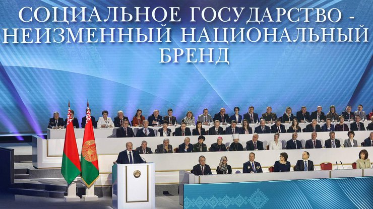 Лукашенко сильно закашлялся во время выступления