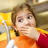 Била о кушетку: горе-стоматолог изводила детей пытками на приеме (видео 18+)