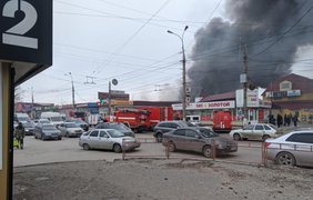 Пожар на рынке в России/ Фото: v1.ru