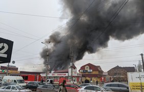 Пожар на рынке в России/ Фото: v1.ru