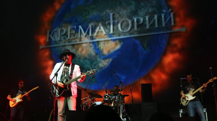 Группа "Крематорий" во время концерта в Москве, 2013 год