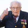 Умер 100-летний капитан Том Мур