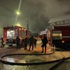 Под Харьковом горели склады: тушить огонь отправили пожарный поезд (видео)