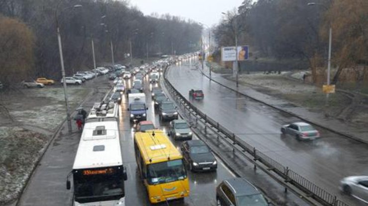 Автомобили останавливают / Фото: facenews.ua