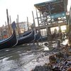 Венецию после наводнения настигла новая беда: жуткие кадры 