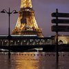 Париж готовится к потопу (фото)