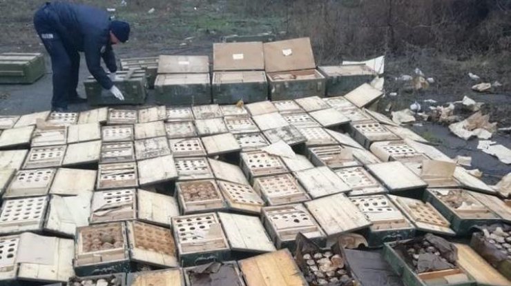 В схроне были спрятаны более 1600 гранат/ фото: Донецкая областная прокуратура