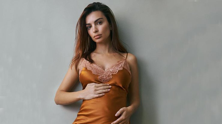 Эмили рассказала о своей беременности в октябре 2020 года, когда ее фотография стала украшением обложки журнала Vogue/ фото: Karavan.ua 