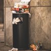 В Кривом Роге пенсионеры "набросились" на выброшенные в мусор просроченные продукты (видео)