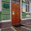 Головой об стену: в Тернополе пьяная учительница избила ученика в раздевалке