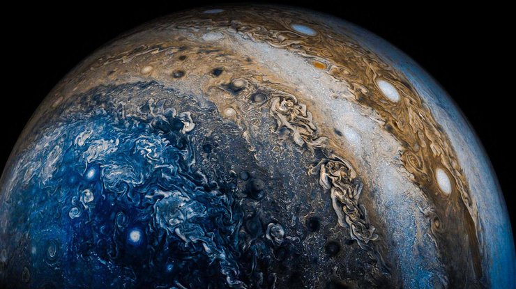 На Юпитере увдели "световое представление" утреннего шторма