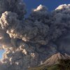На индонезийском острове "проснулся" мощный вулкан (видео)