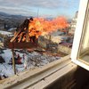 Жители Ирпеня развели костер для шашлыка на балконе многоэтажки