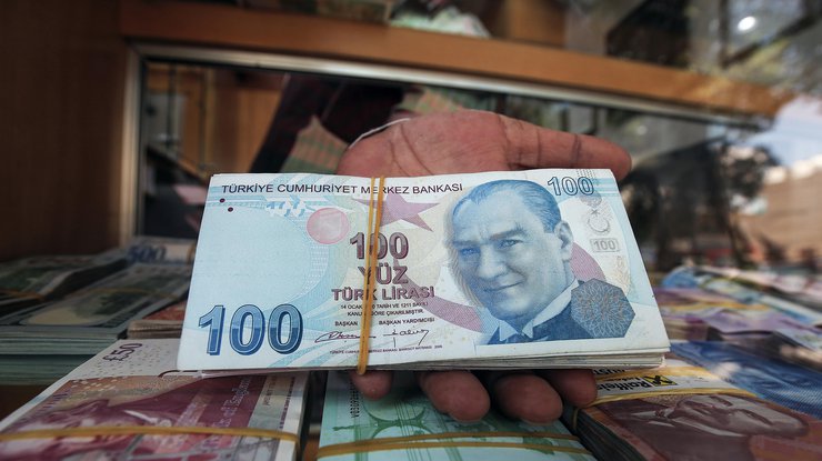 Турецкая лира упала на 14% после отставки главы банка