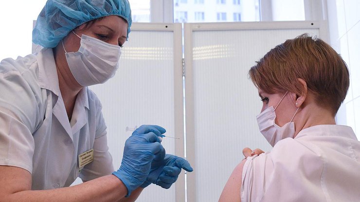 Женщина могла инфицироваться до получения прививки/ фото: Газета.ру