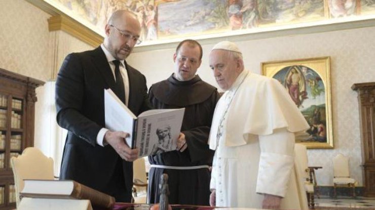 Шмыгаль и Франциск обсудили деятельность Католической церкви в Украине