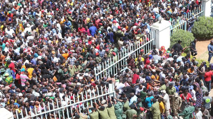На церемонии прощания с президентом Танзании в давке погибли 45 человек