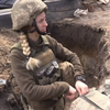 Рятувати під кулями: на фронті дівчина-медик сміливо допомагала військовим