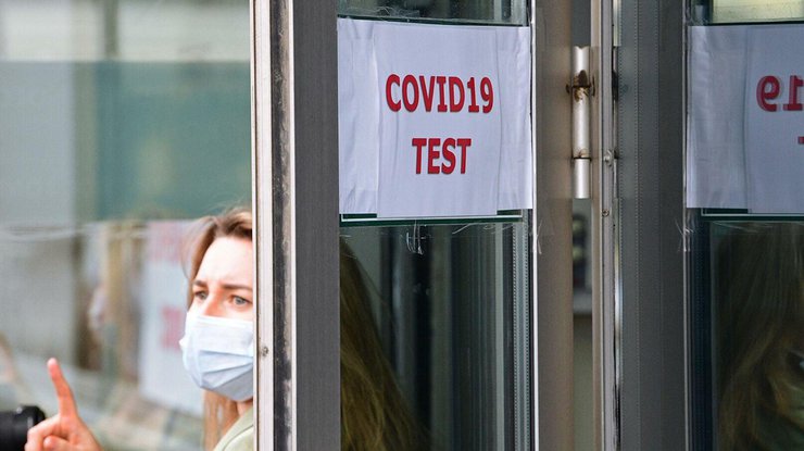 Туристы без отрицательного теста на COVID не допукаются в самолет