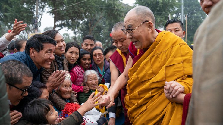 Лауреату Нобелевской премии мира Далай-ламе 85 лет
