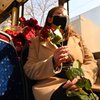 В Одессе водитель троллейбуса устроил женщинам-пассажиркам праздник (фото)