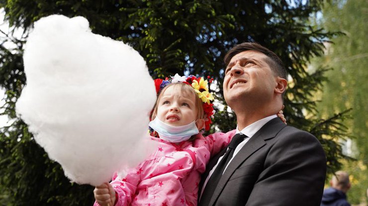 Президент Украины Владимир Зеленский поздравил украинок с 8 Марта