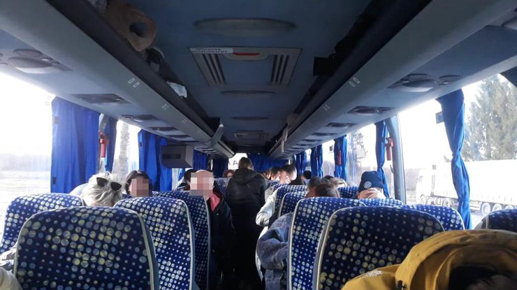 Фото: пассажиров из Беларуси с поддельными ковид-справками