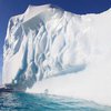 Таящая легенда: айсберг-рекордсмен стремительно уходит под воду