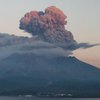 В Японии проснулся один из самых опасных вулканов (видео)
