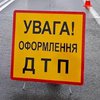 В Киеве неуправляемый автомобиль совершил ДТП на "встречке" (видео)