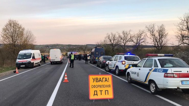 Авария с автомобилями Volkswagen и Skoda Oktavia случилась между 2 селами/ фото: Нацполиция