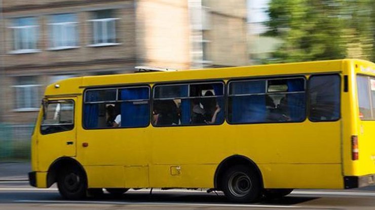 Фото: проезд в маршрутках Киева подорожал 