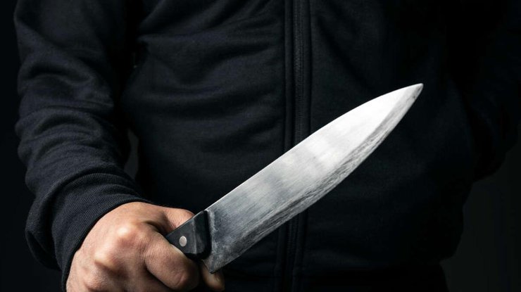 Мужчина жил с ножом в груди/ Фото: vesti.ua
