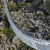 Прогулка над пропастью: в Португалии открыт подвесной мост-рекордсмен (видео)