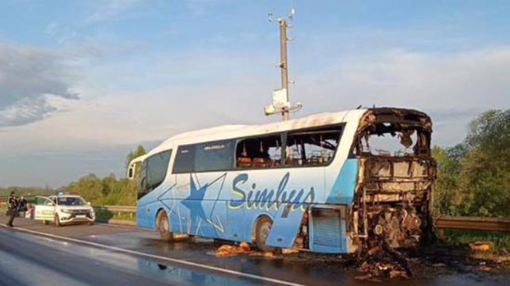 Фото: под Львовом загорелся автобус 