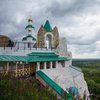 В Святогорской лавре УПЦ отреставрировали храм ХVII века на меловой скале