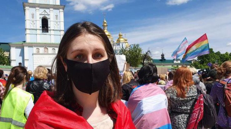 на Михайловской площади собрались почти 200 противников марша/ фото: Суспильне
