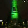 Ейфелеву вежу підсвітили екологічною ілюмінацією (відео)