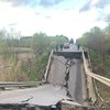 Под Львом на оживленной трассе рухнул мост (видео)