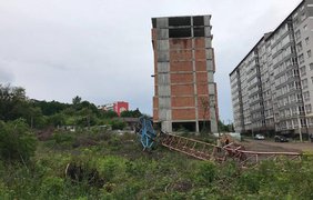 В Черновцах упал башенный кран/ Фото: promin.cv.ua