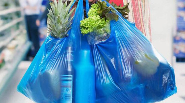 В Украине запретили продажу пластиковых пакетов / Фото: itc.ua